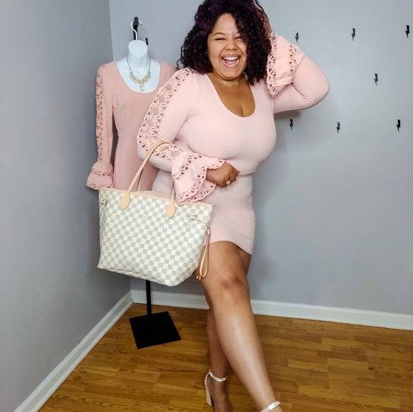 Pink scalloped sleeves dress - Picture 1 of 3